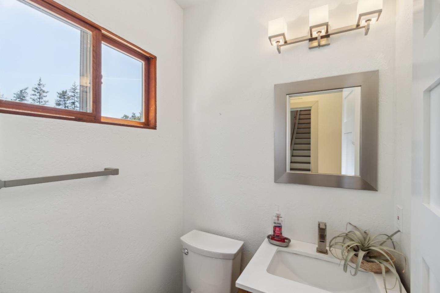 2203 Quail Hollow Road