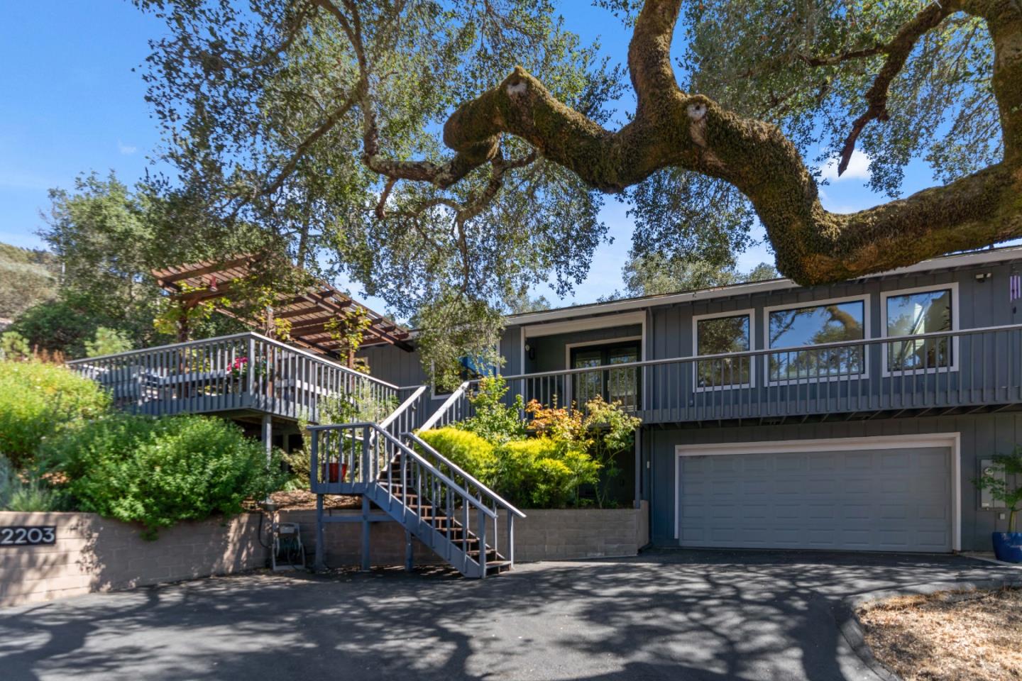2203 Quail Hollow Road