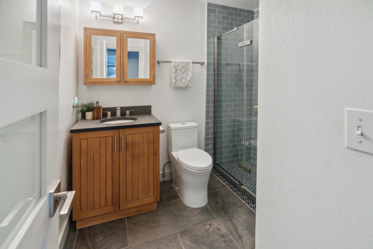 2203 Quail Hollow Road