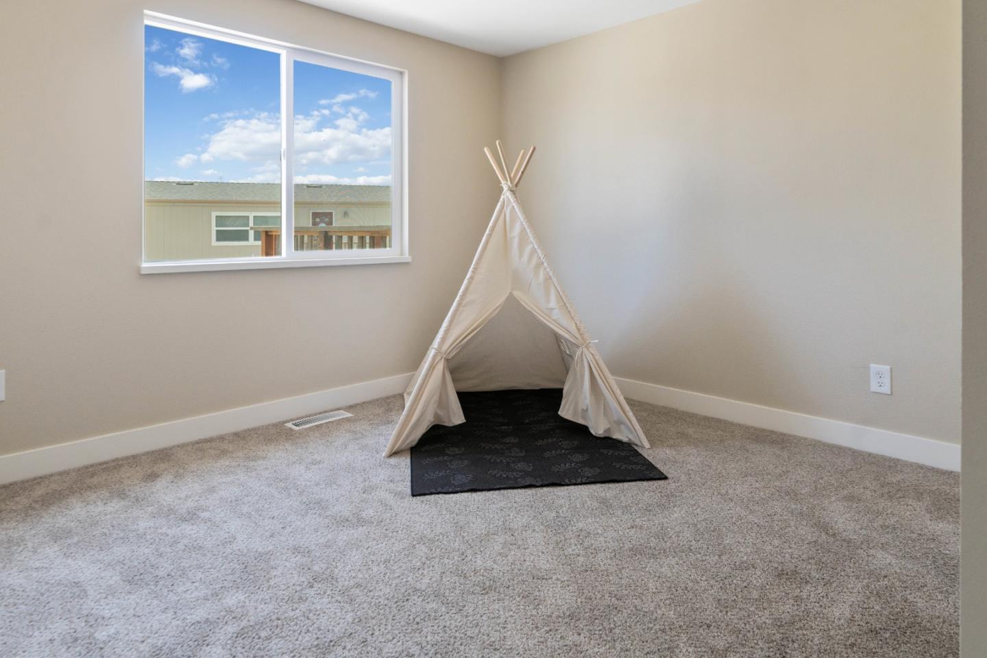 800 Dolan Road Unit: 4