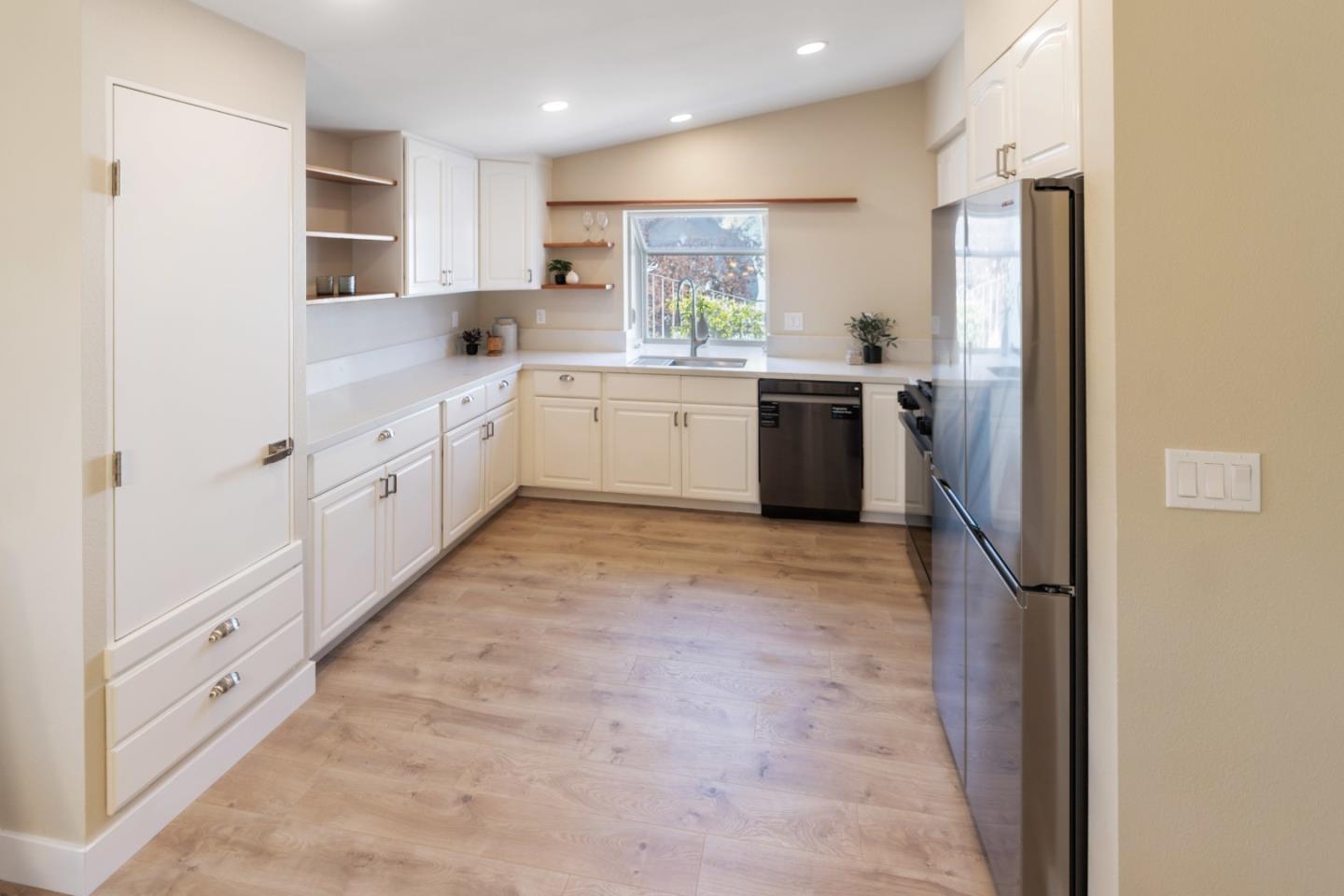 800 Dolan Road Unit: 4