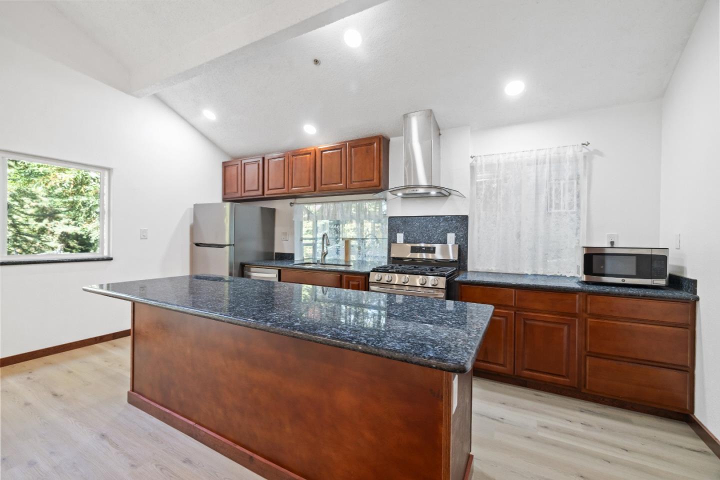 359 Redwood Road