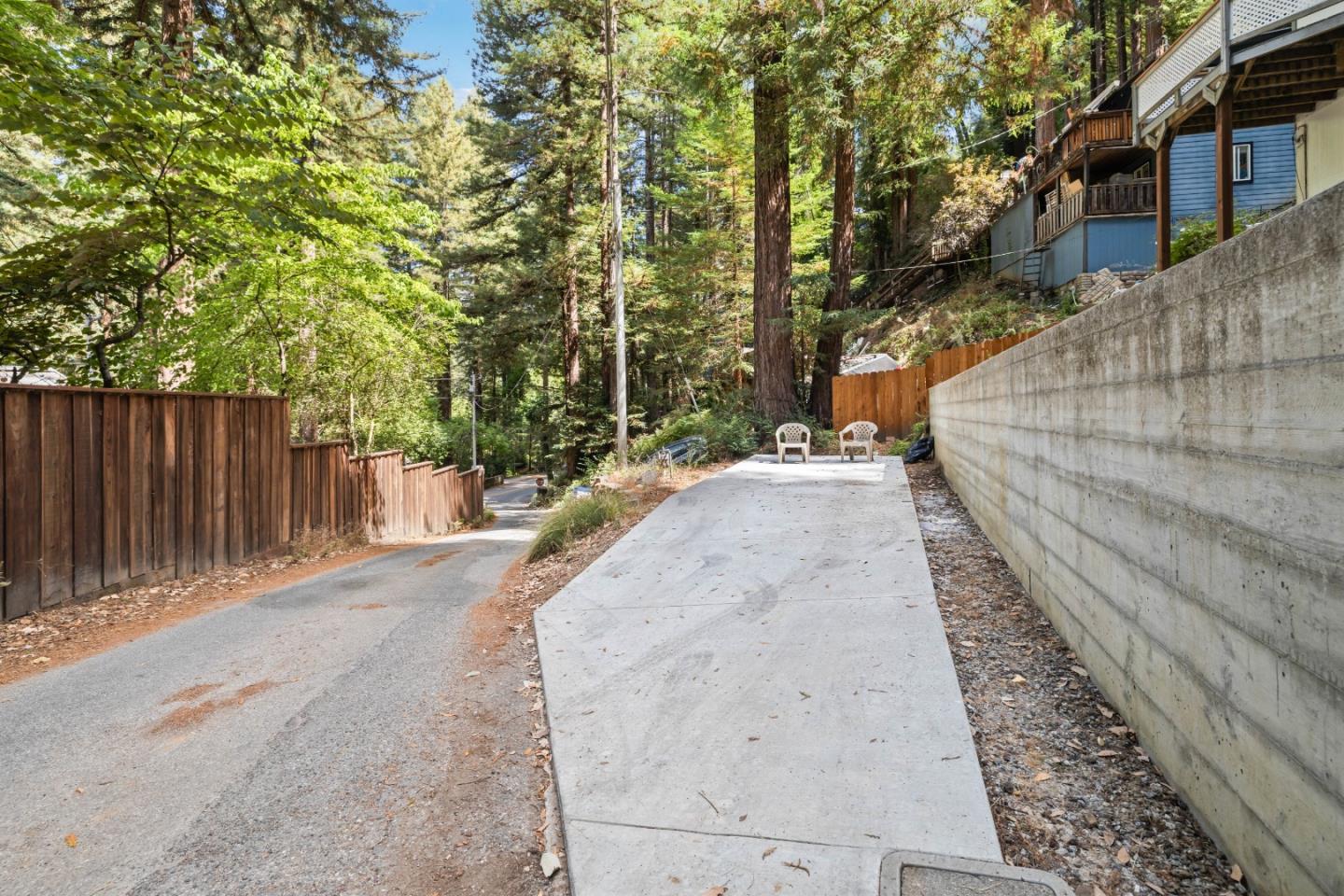 359 Redwood Road