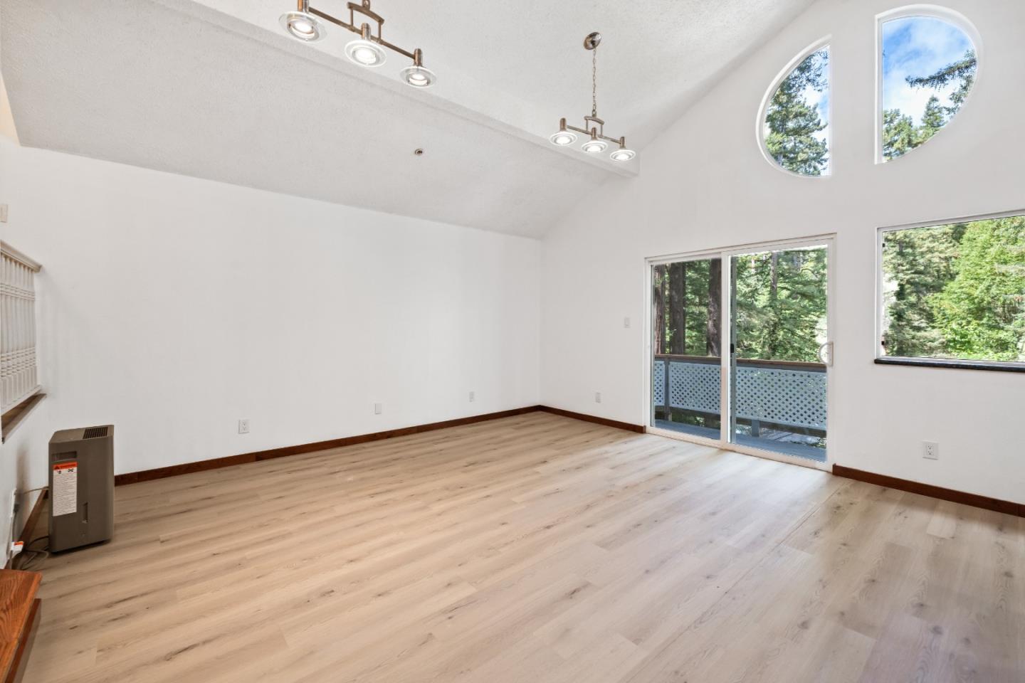 359 Redwood Road