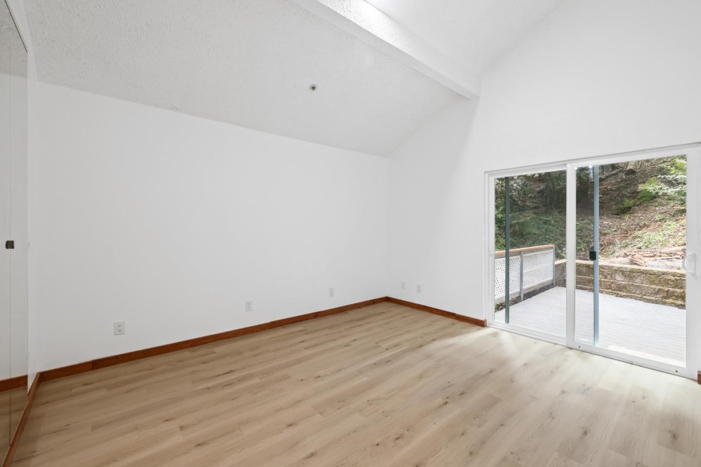 359 Redwood Road