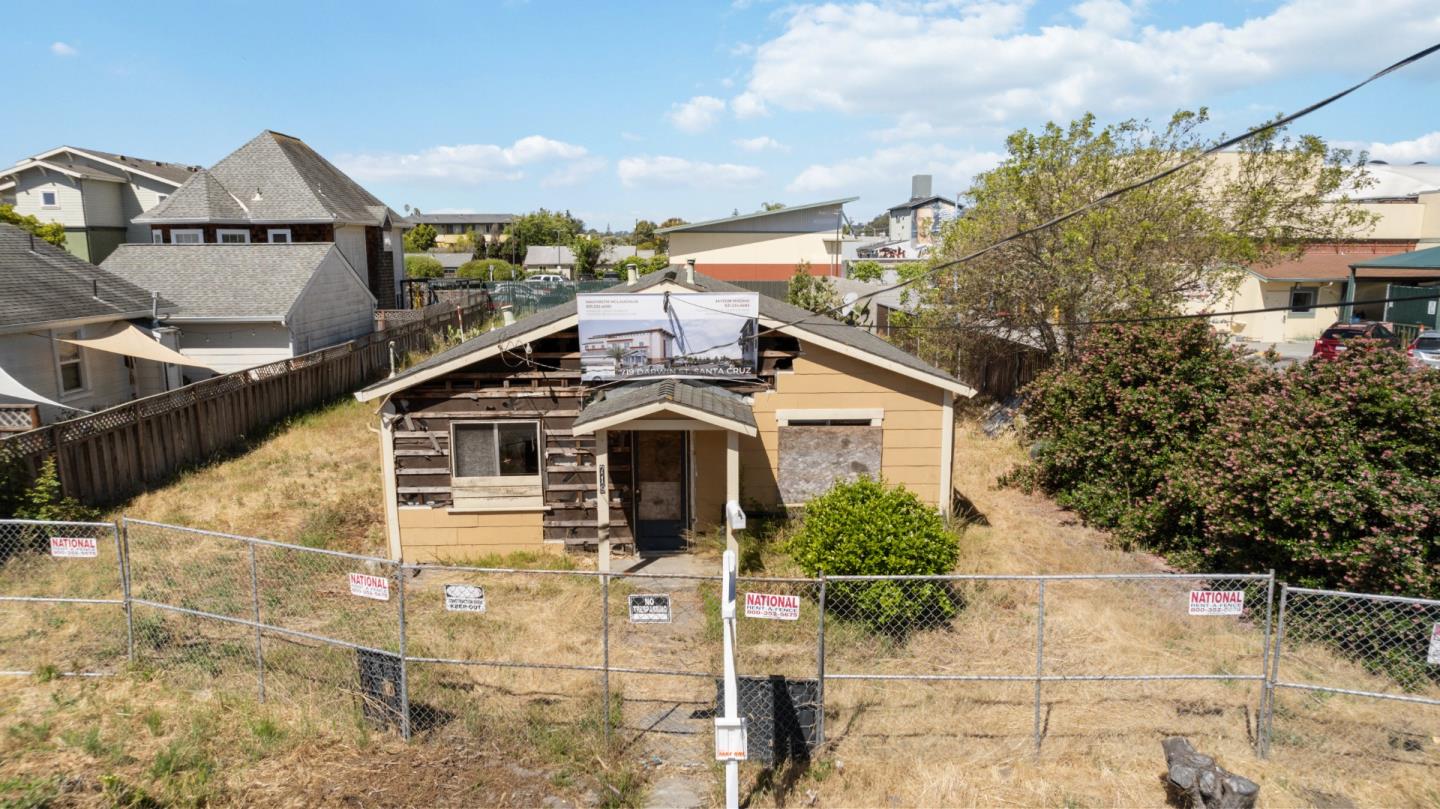 719 Darwin Street