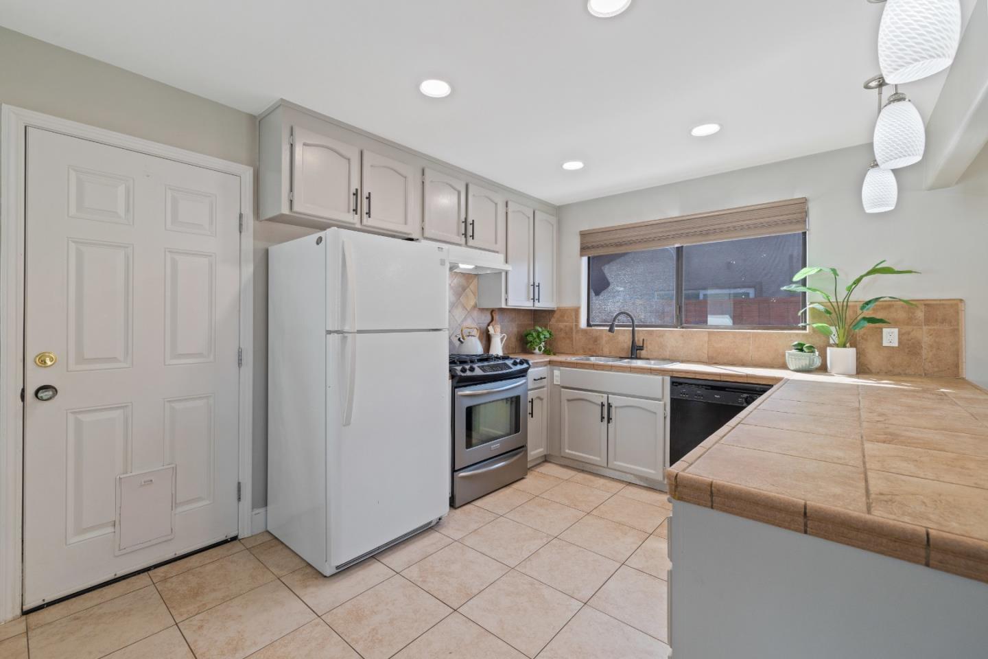1640 Sunset Drive