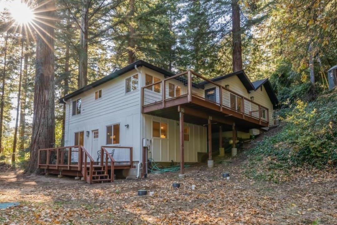 831 Hillcrest Drive