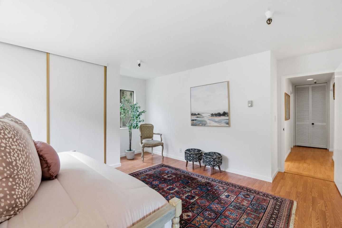 453 Alberto Way D155