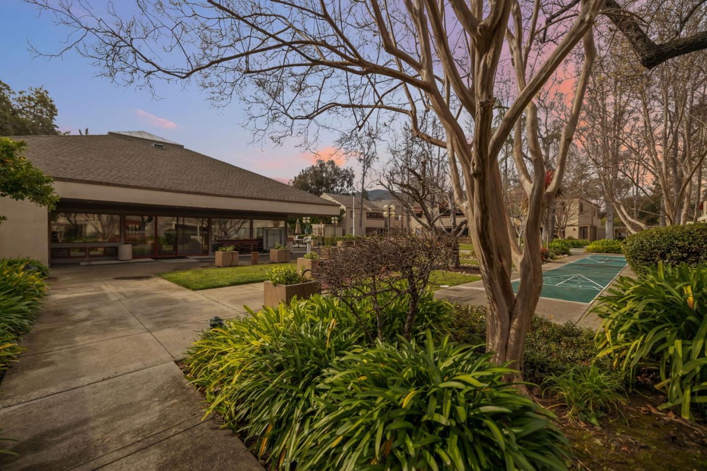 453 Alberto Way D155