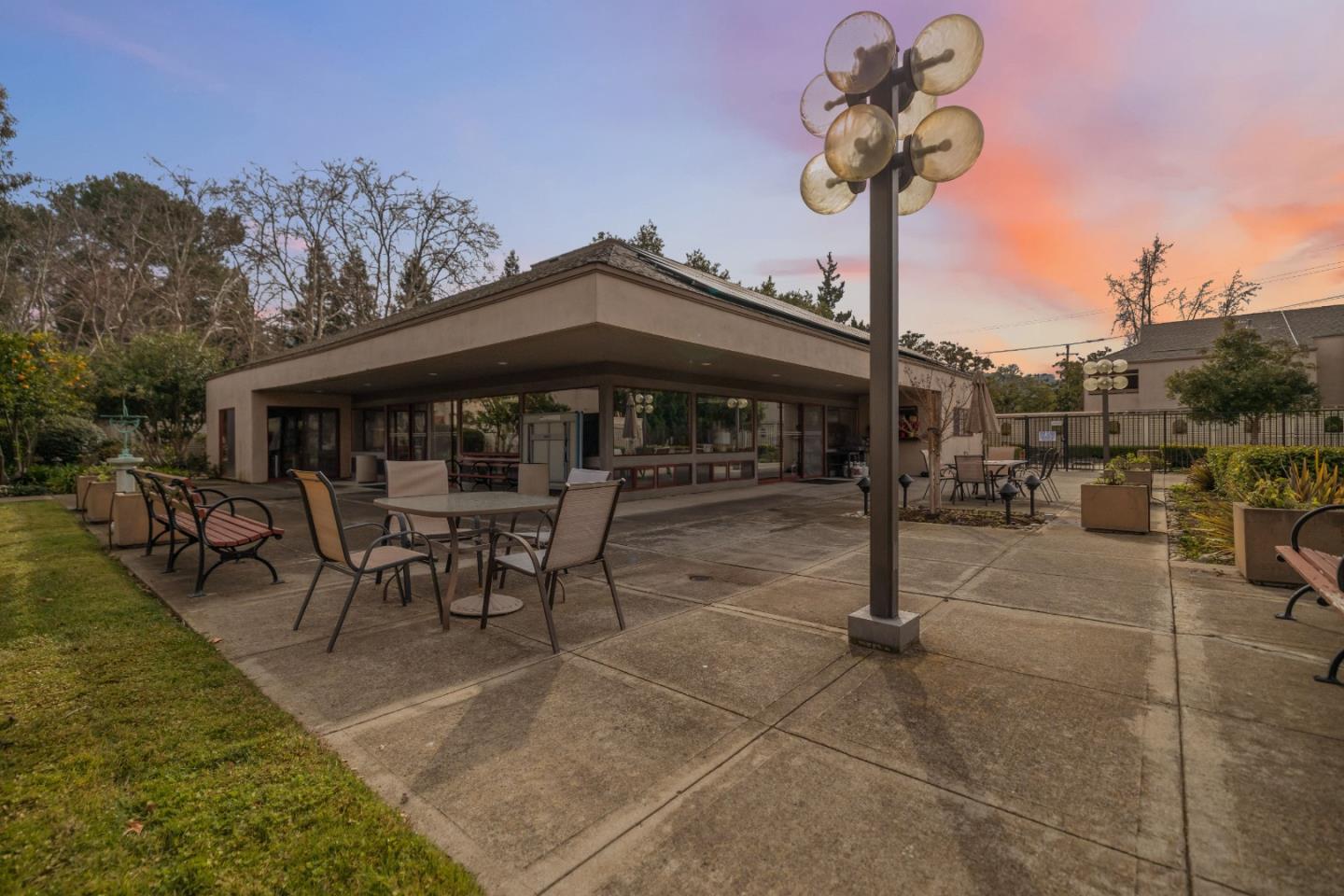 453 Alberto Way D155