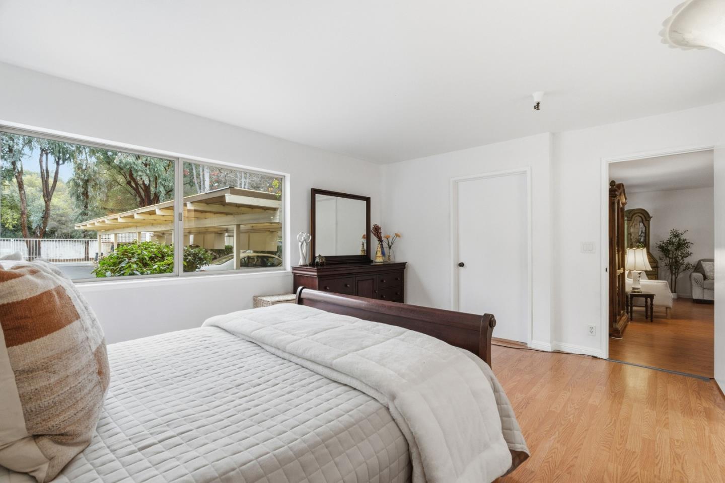 453 Alberto Way D155