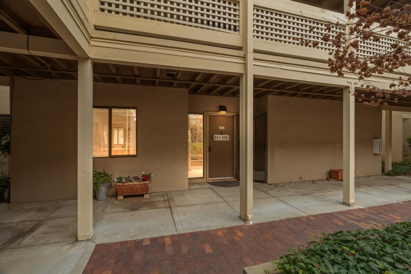 453 Alberto Way D155