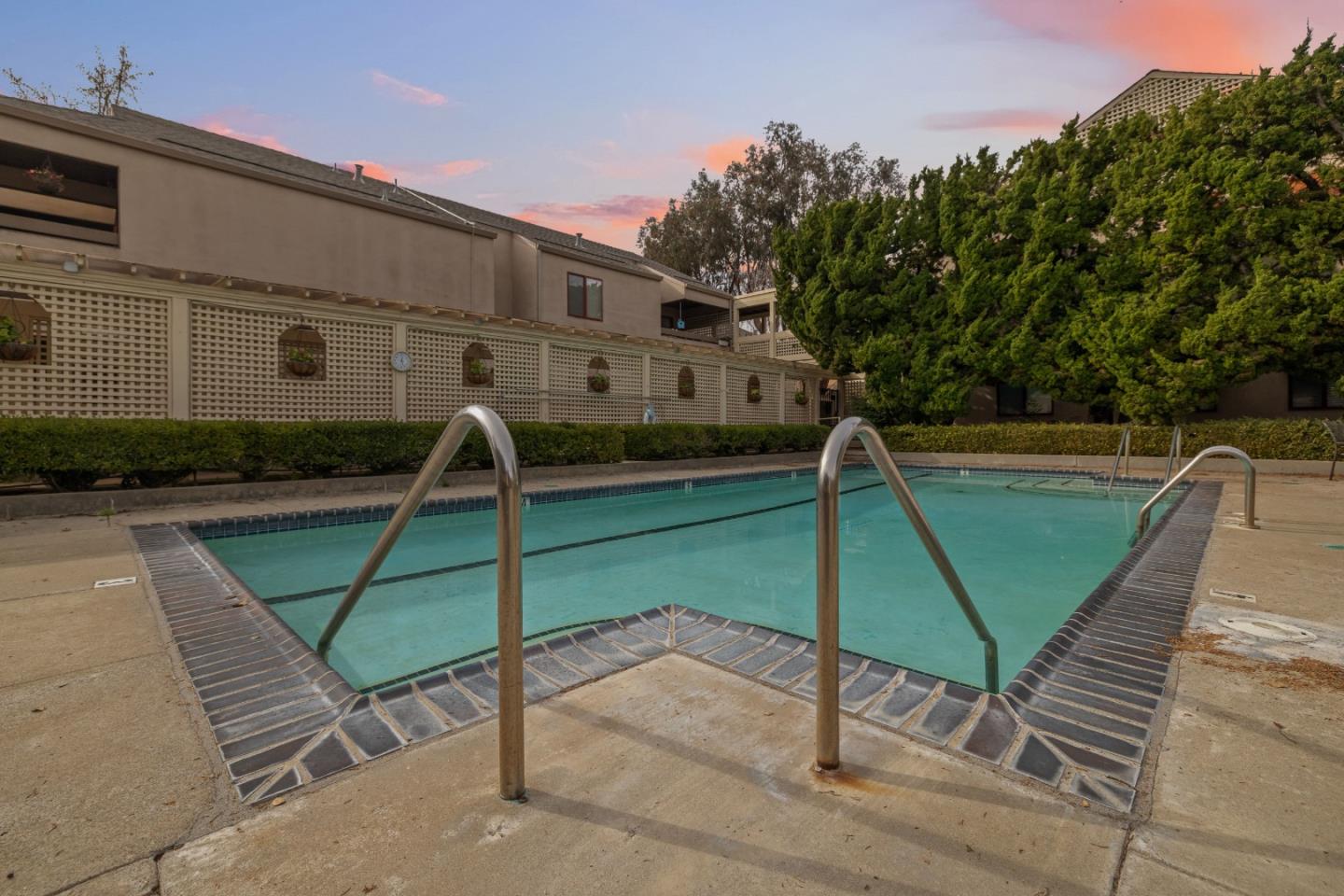 453 Alberto Way D155