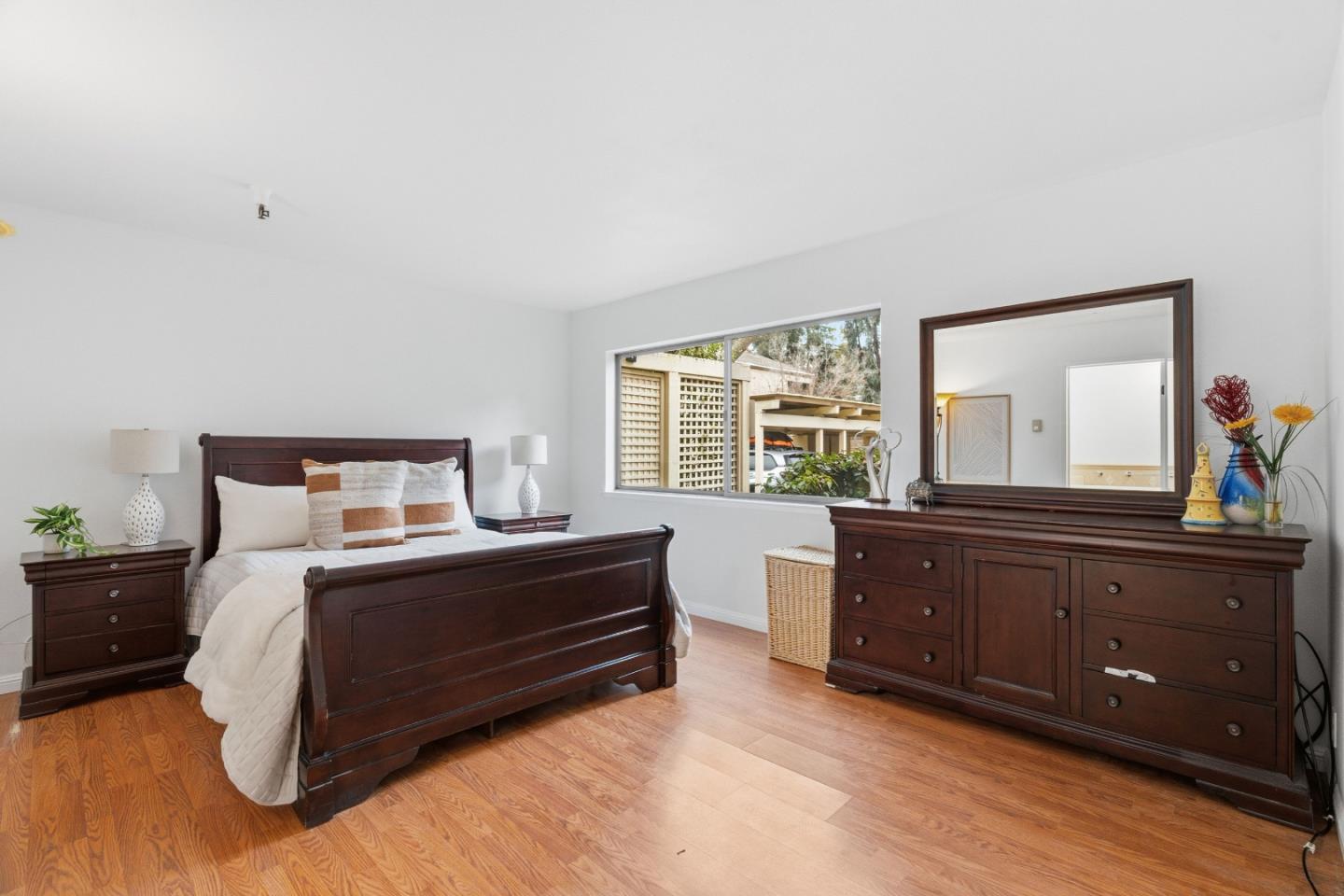 453 Alberto Way D155