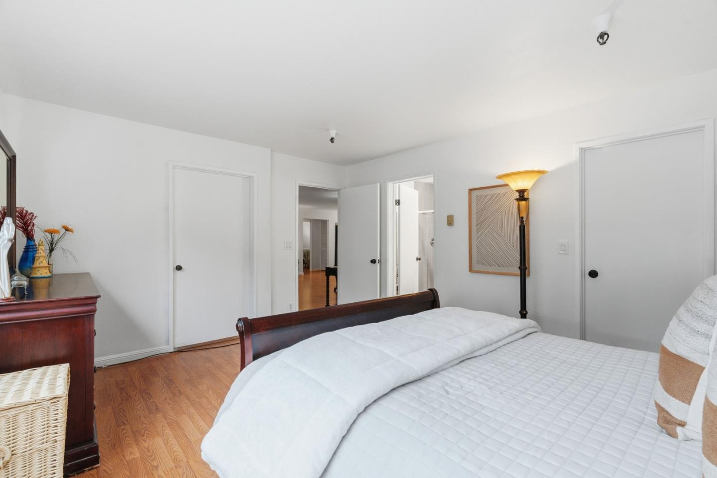 453 Alberto Way D155