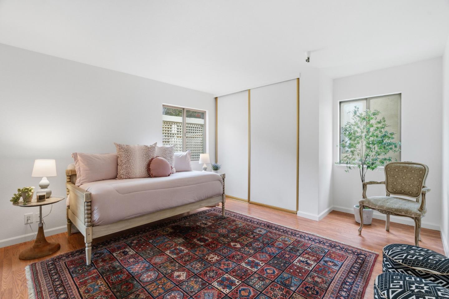 453 Alberto Way D155