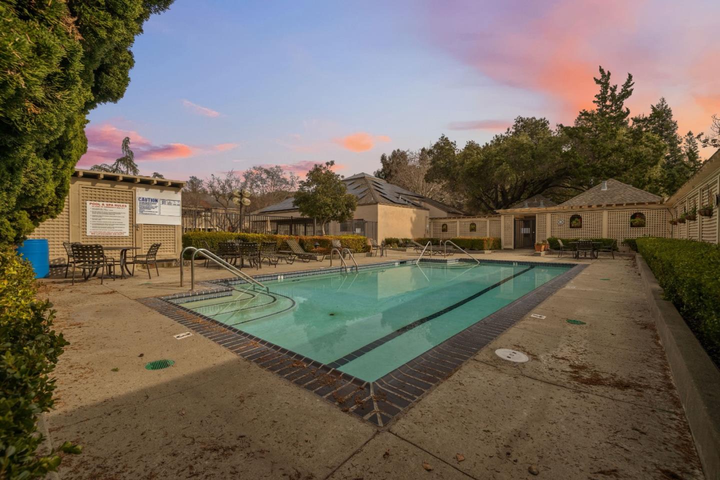 453 Alberto Way D155