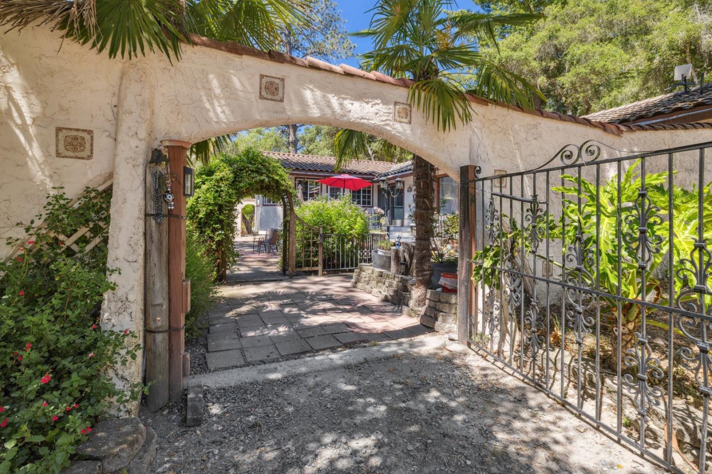 355 Santa Cruz Street