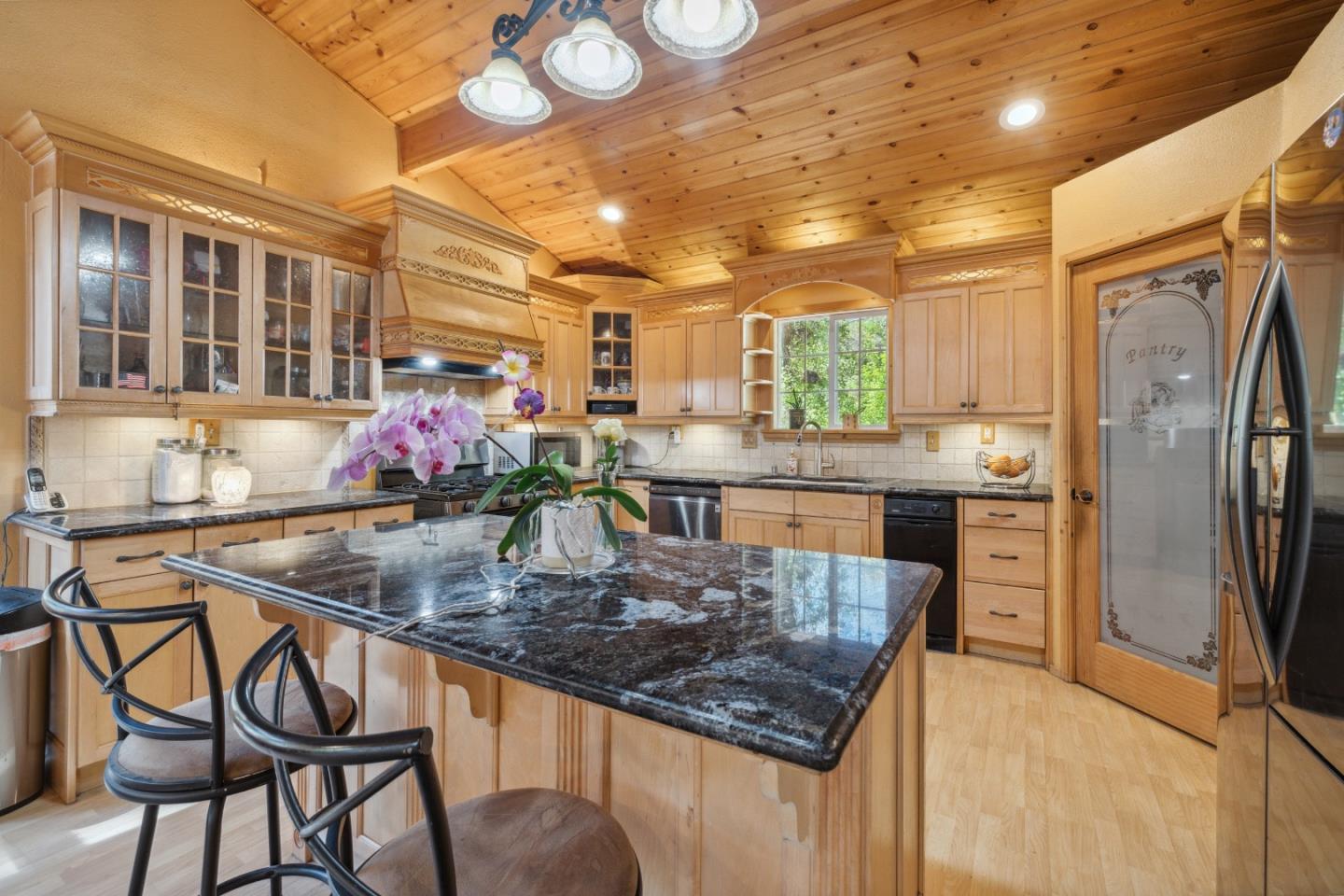 355 Santa Cruz Street