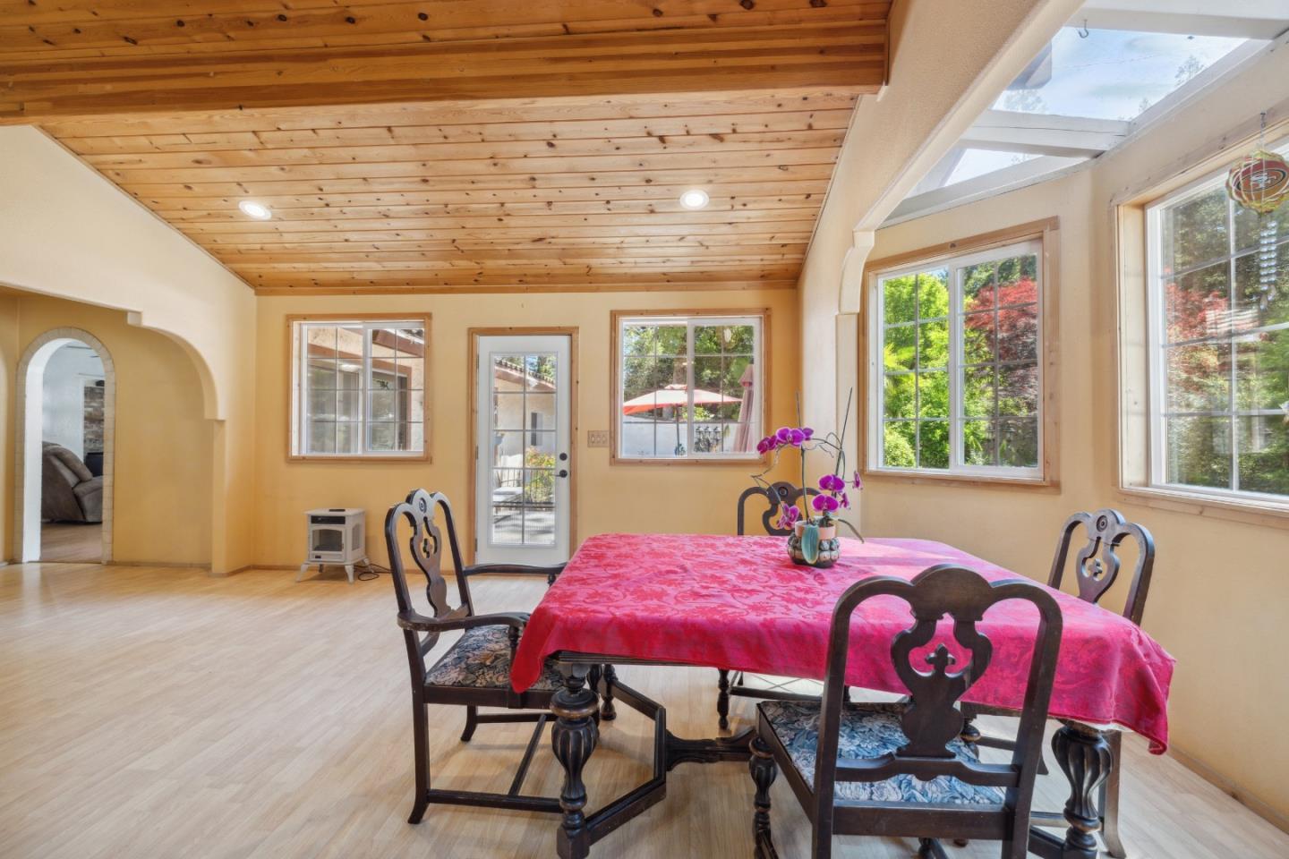 355 Santa Cruz Street