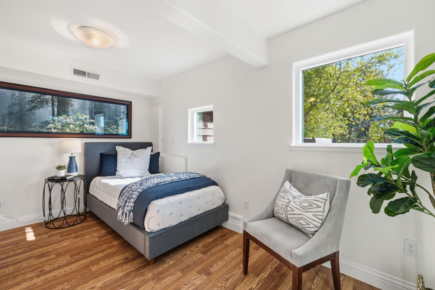 11207 Lake Boulevard