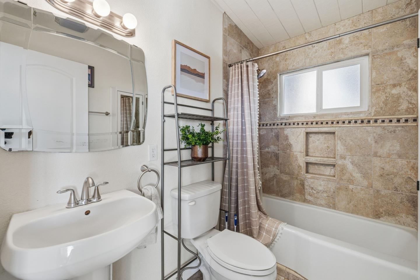 11207 Lake Boulevard