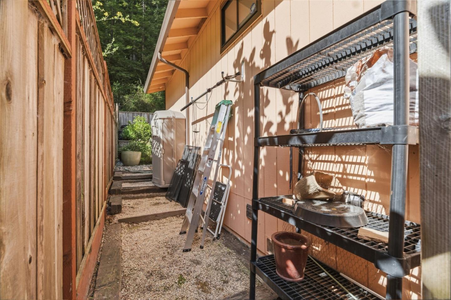 10931 Sequoia Avenue