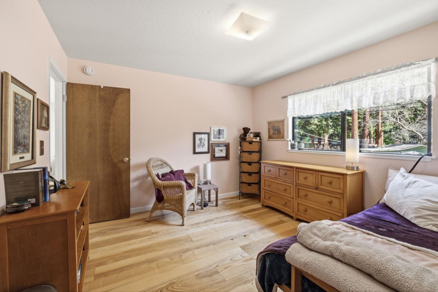 10931 Sequoia Avenue