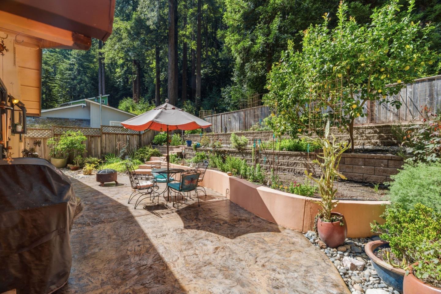 10931 Sequoia Avenue