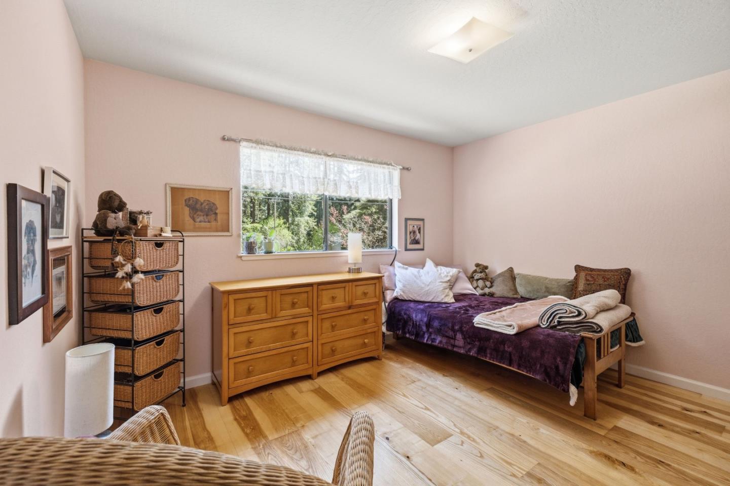 10931 Sequoia Avenue