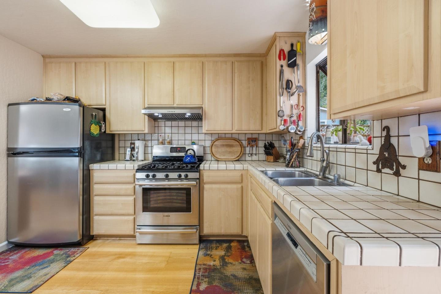 10931 Sequoia Avenue