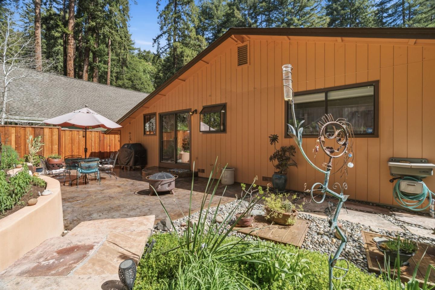 10931 Sequoia Avenue