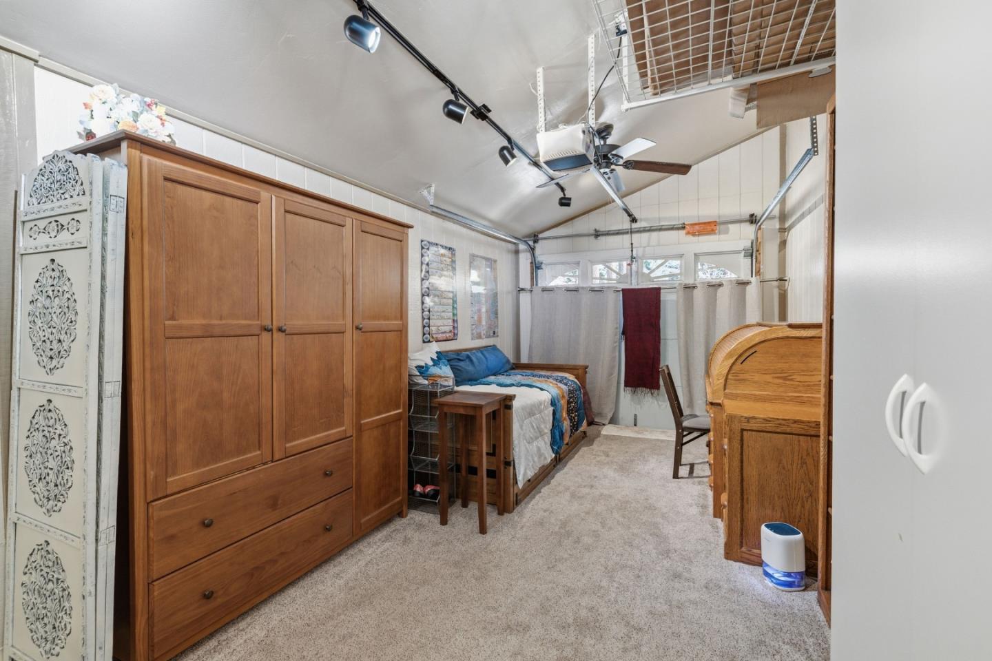 10931 Sequoia Avenue