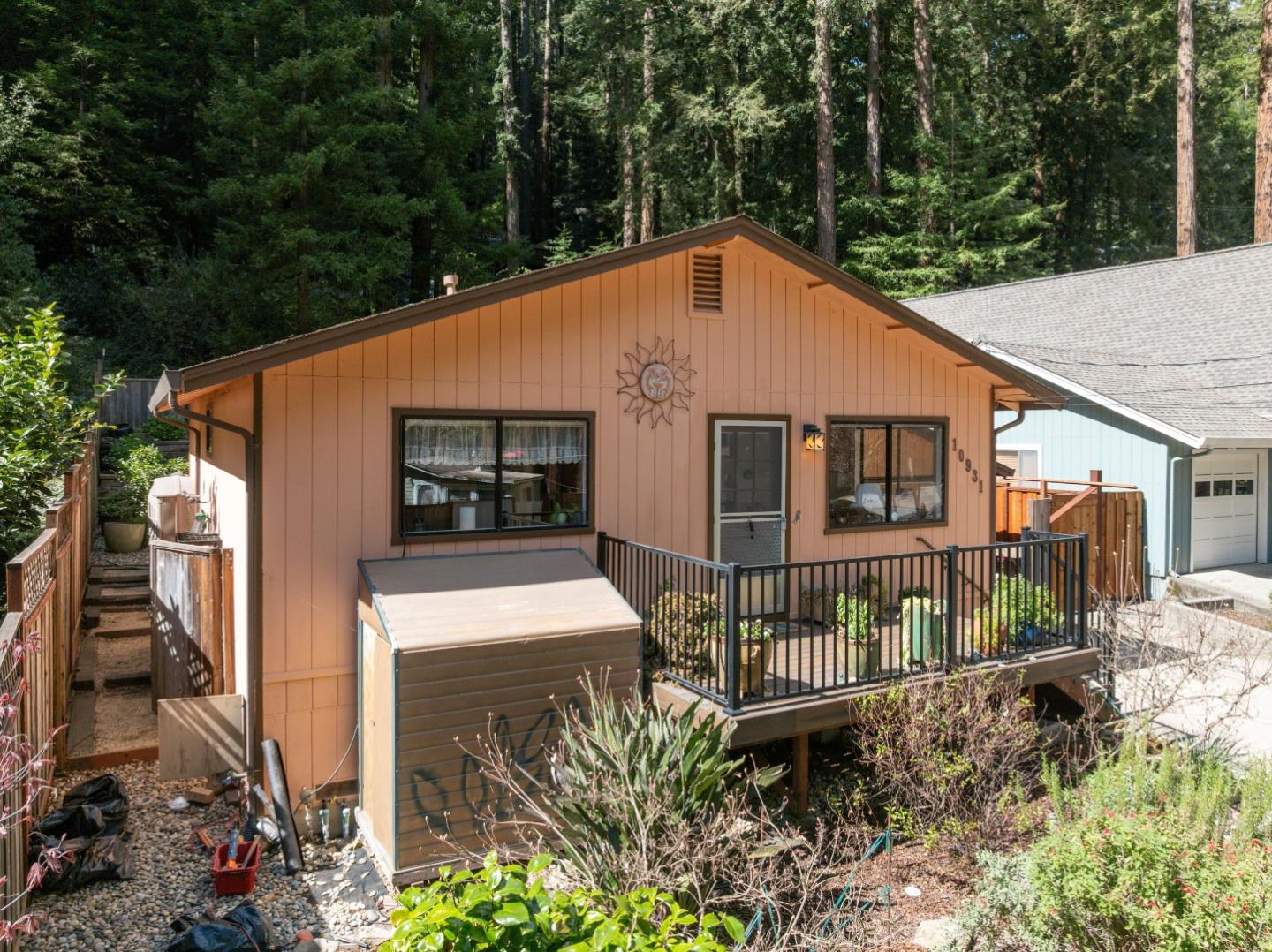 10931 Sequoia Avenue