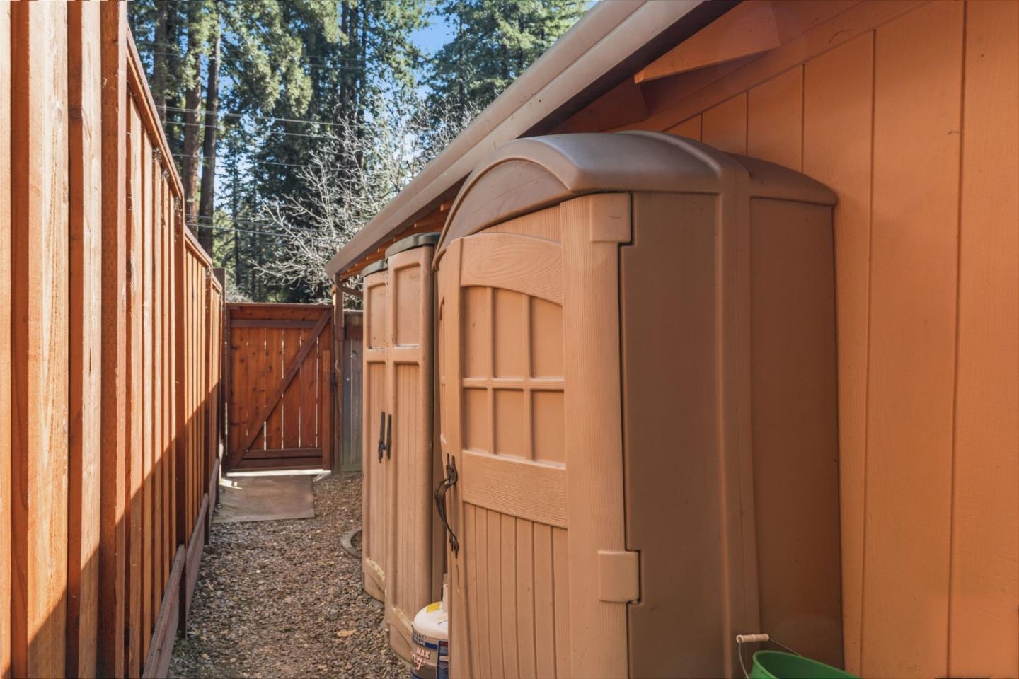 10931 Sequoia Avenue