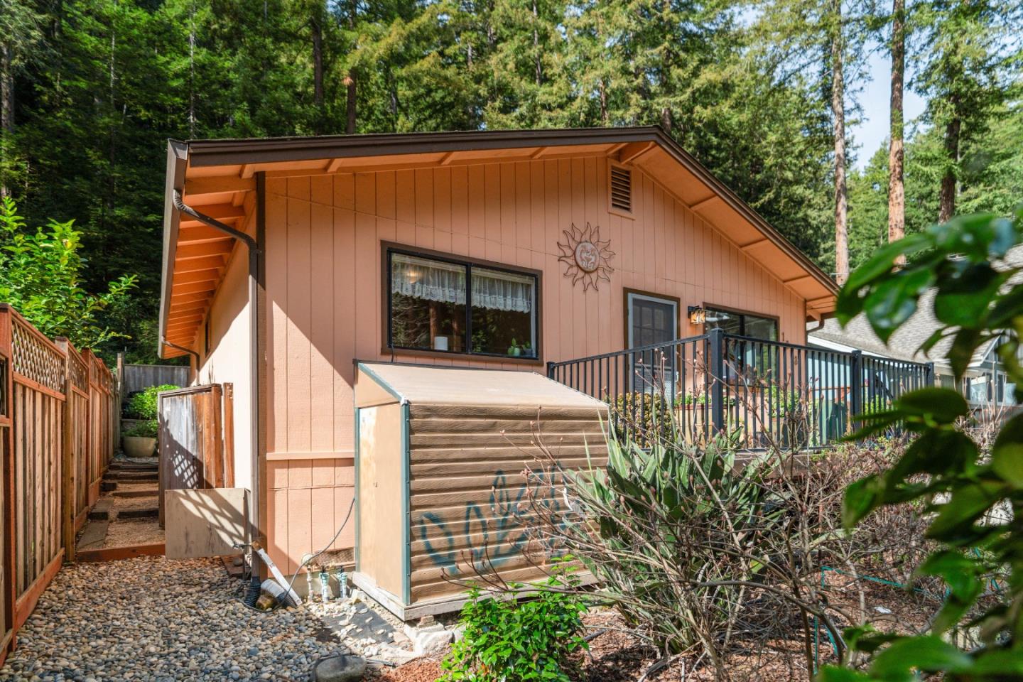 10931 Sequoia Avenue