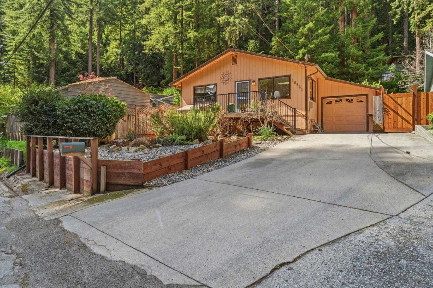 10931 Sequoia Avenue