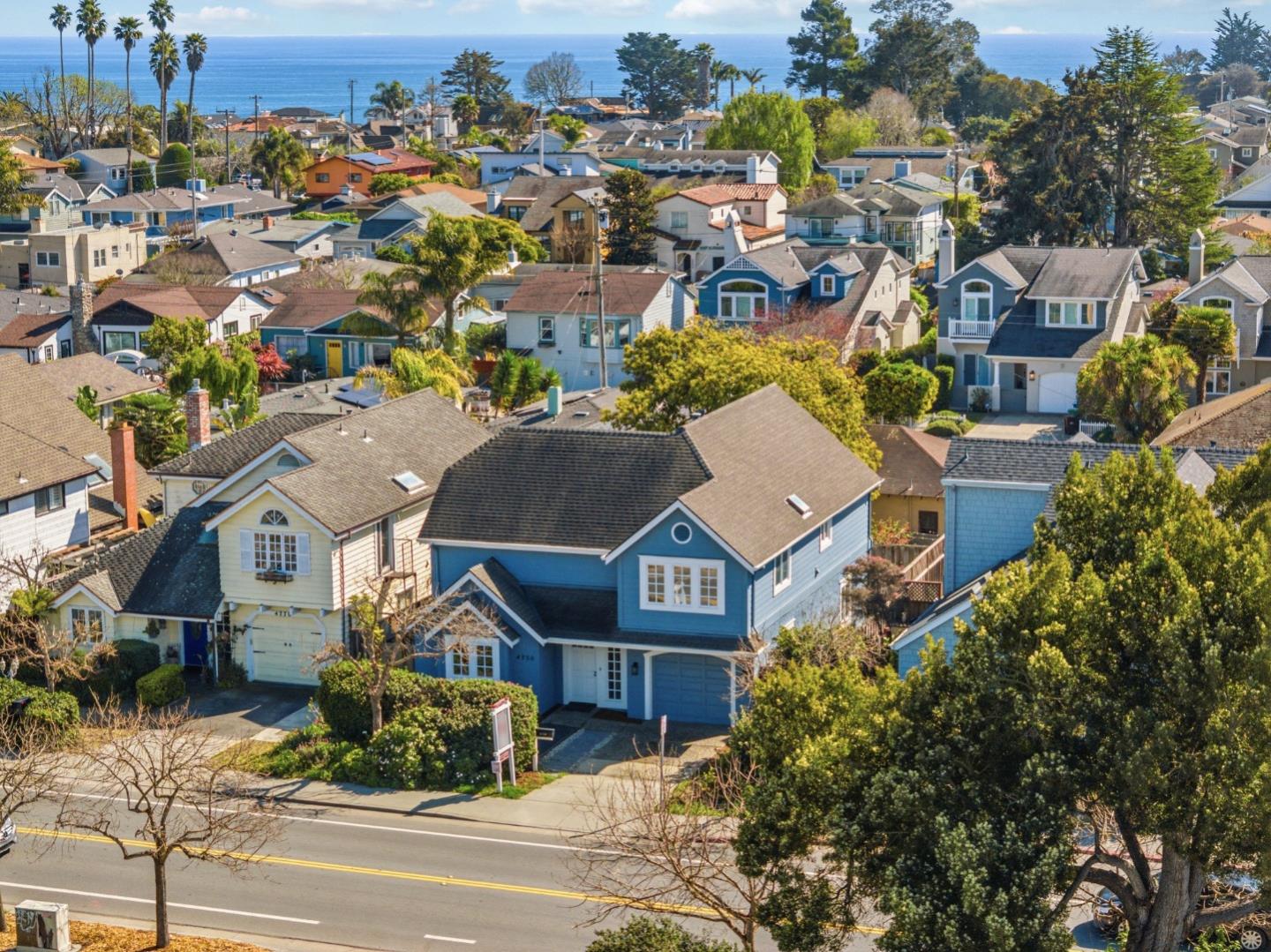 Capitola neighborhood homes with the Pacific Ocean in the distance.
