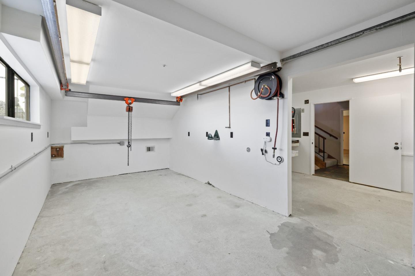 1380 Weston Ridge Rd