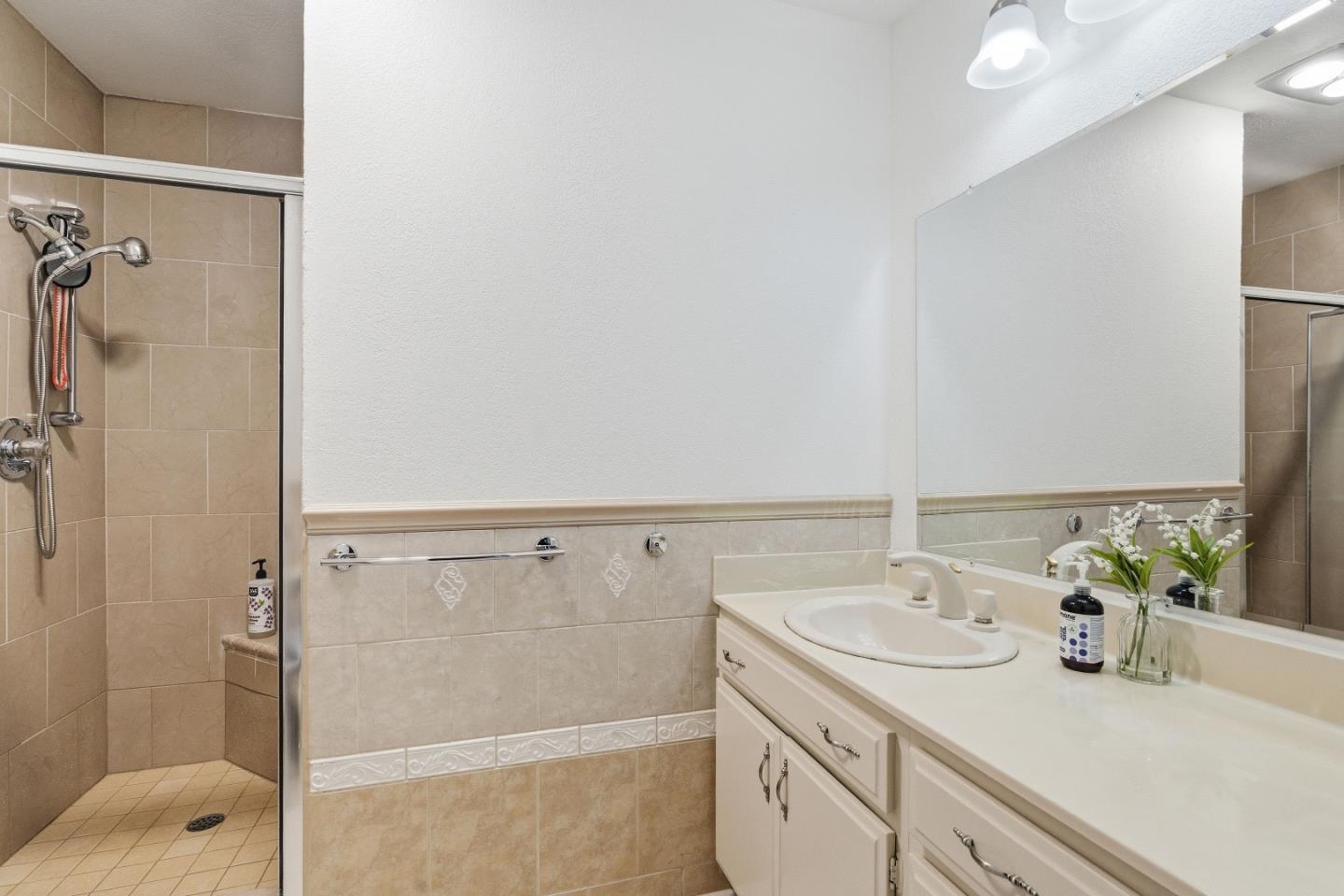 453 Alberto Way D155