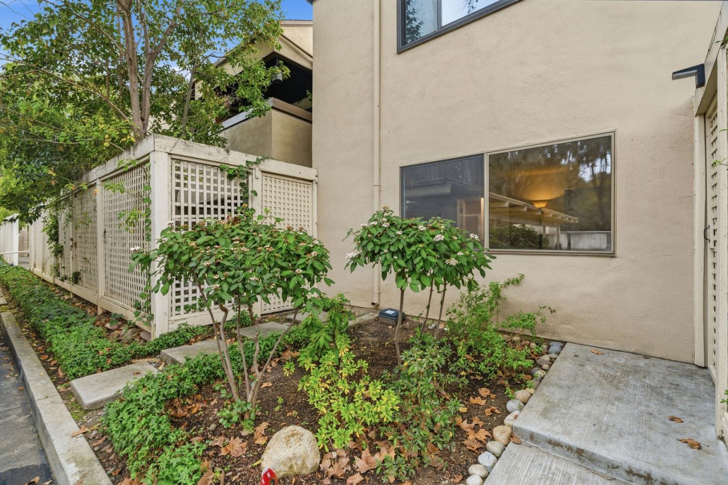 453 Alberto Way D155
