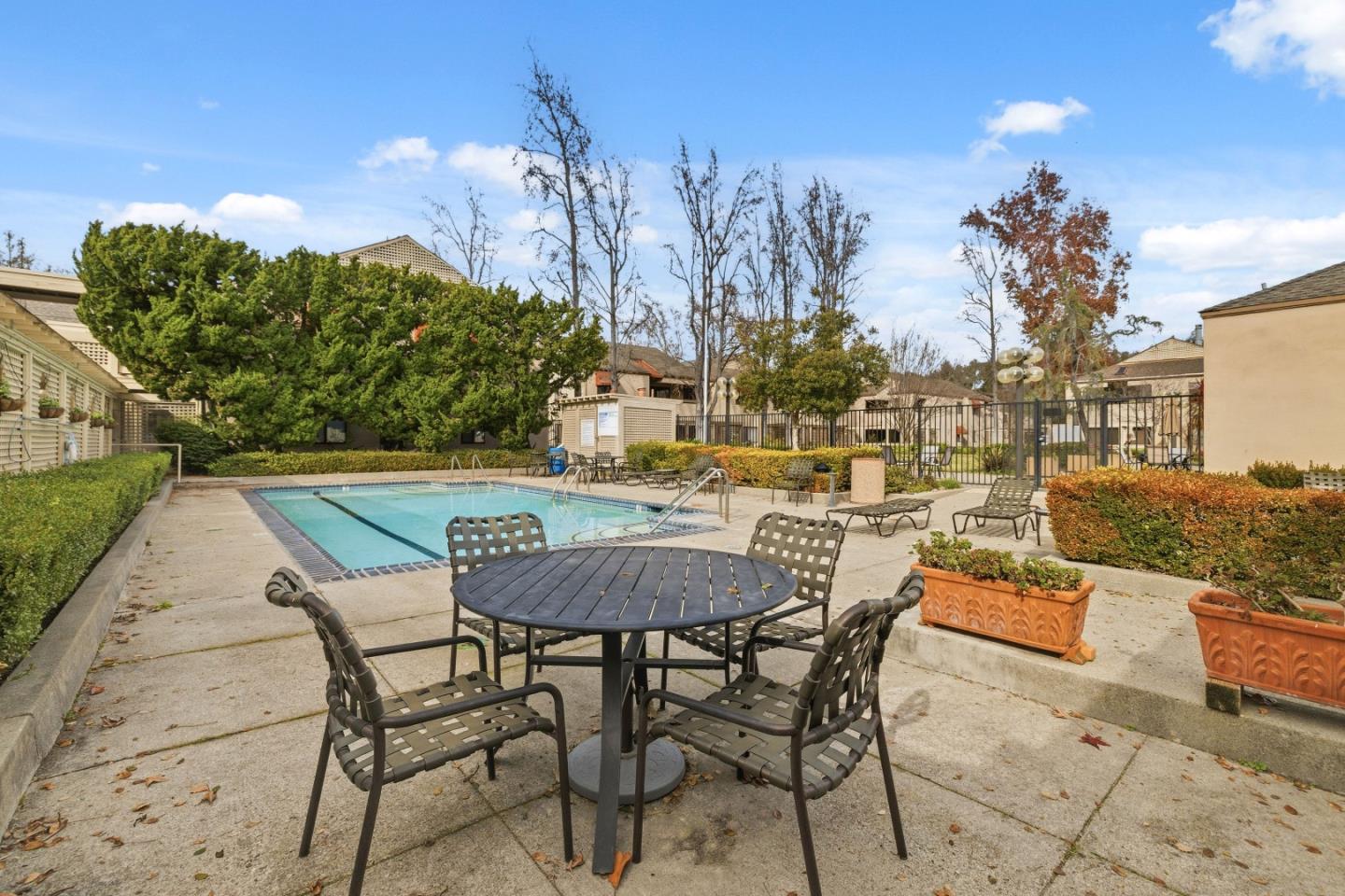453 Alberto Way D155