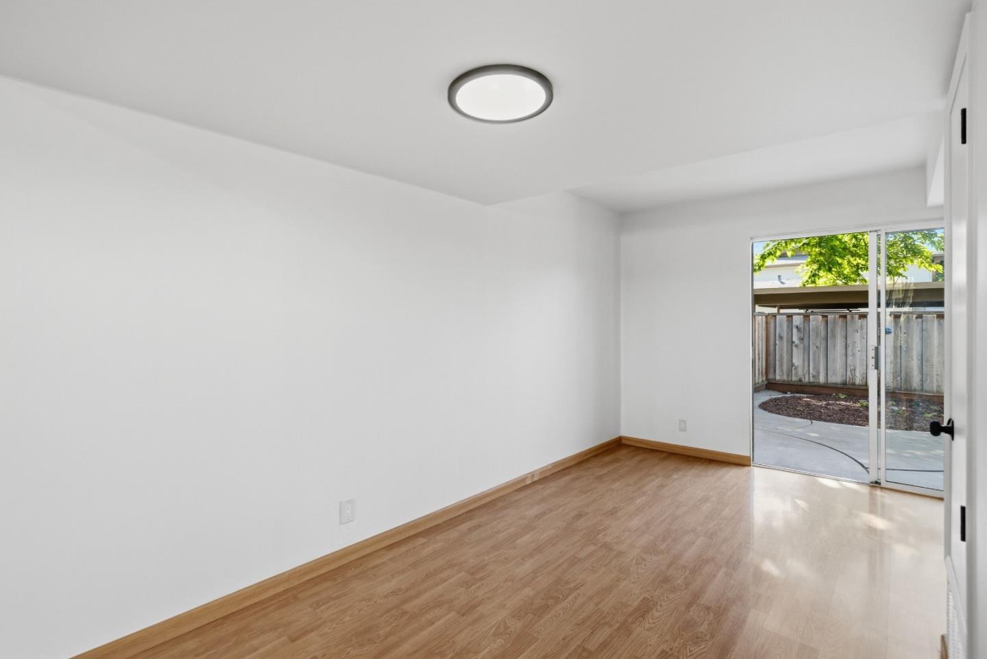 194 Oakbrook Circle