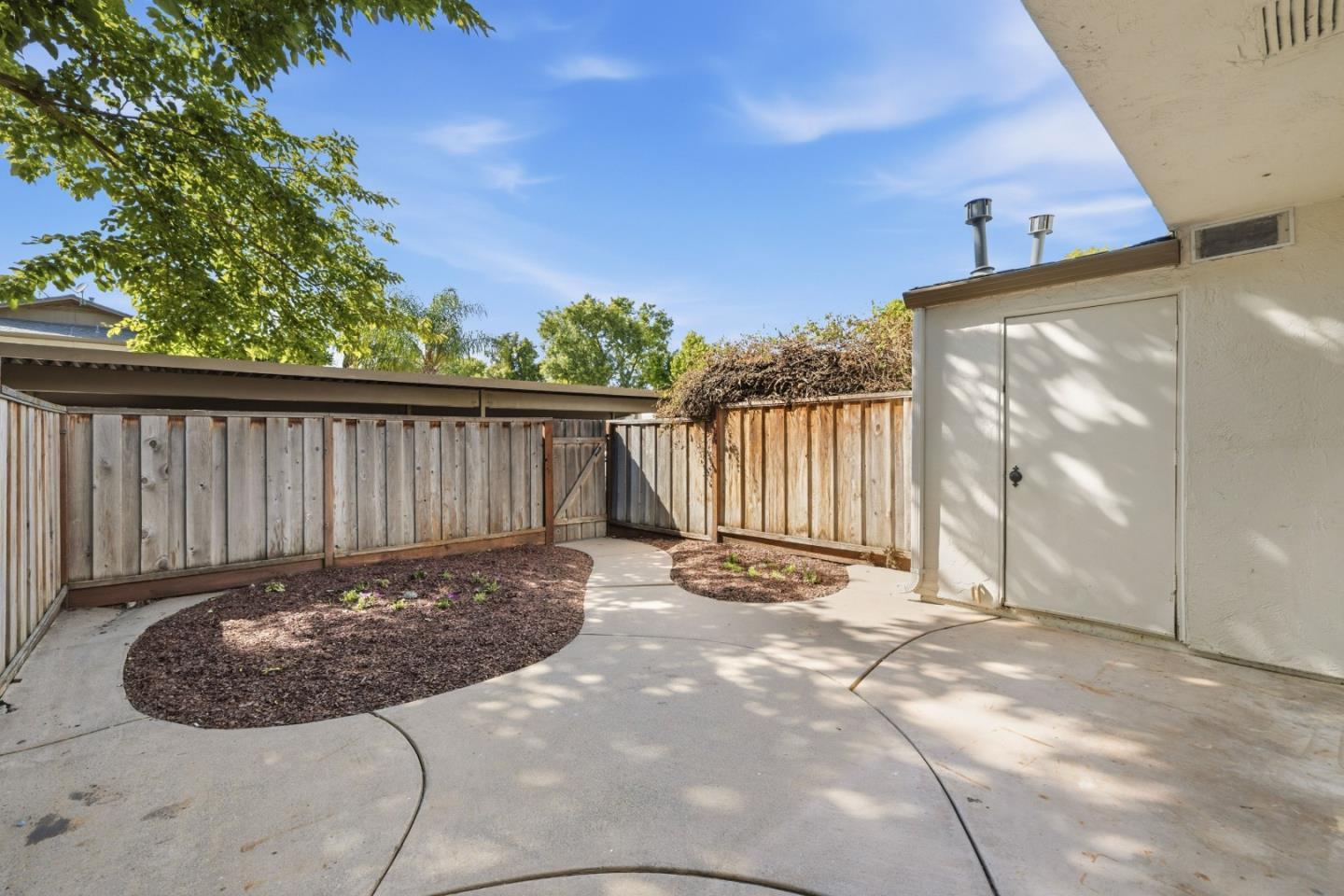 194 Oakbrook Circle