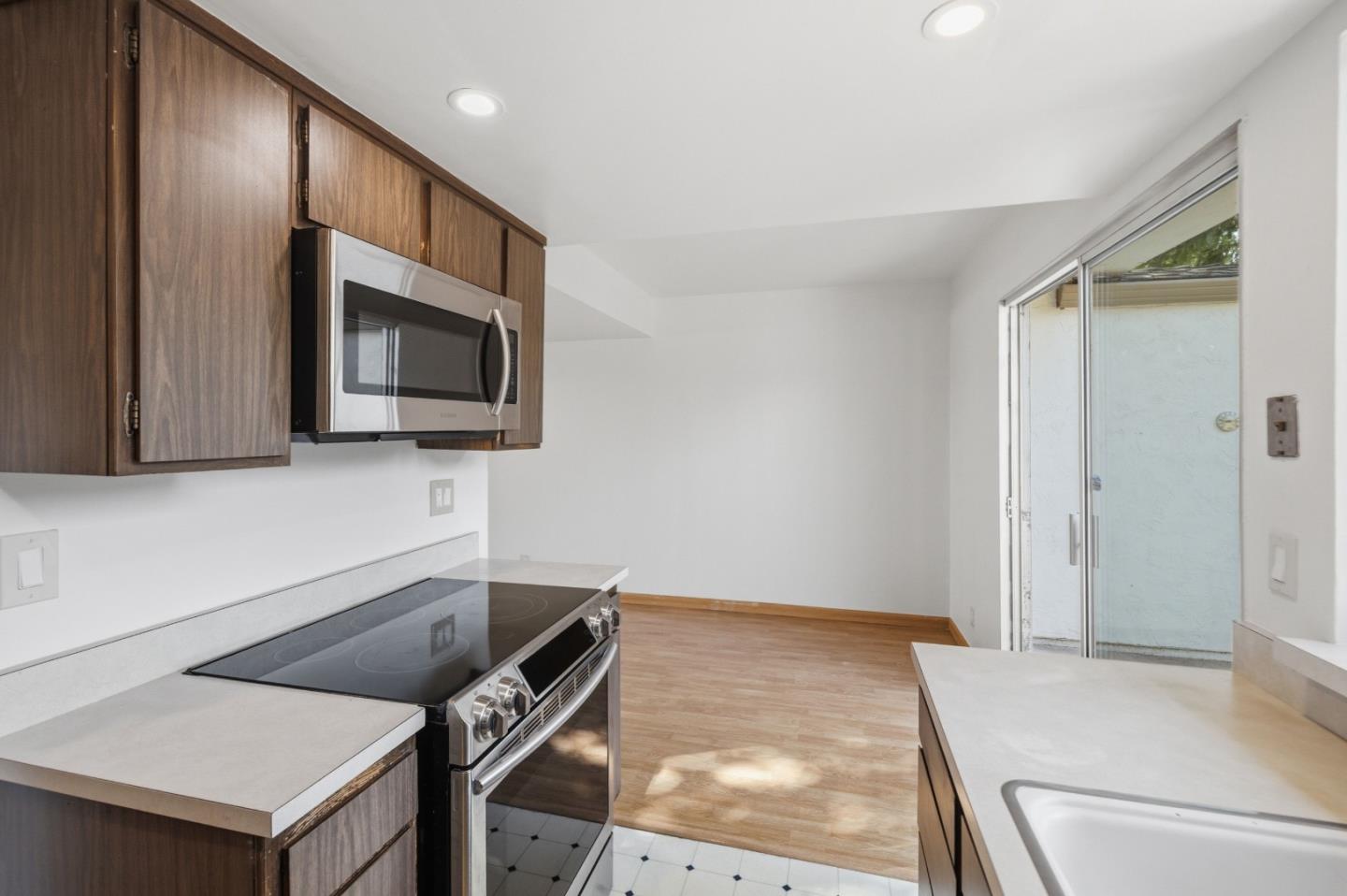 194 Oakbrook Circle