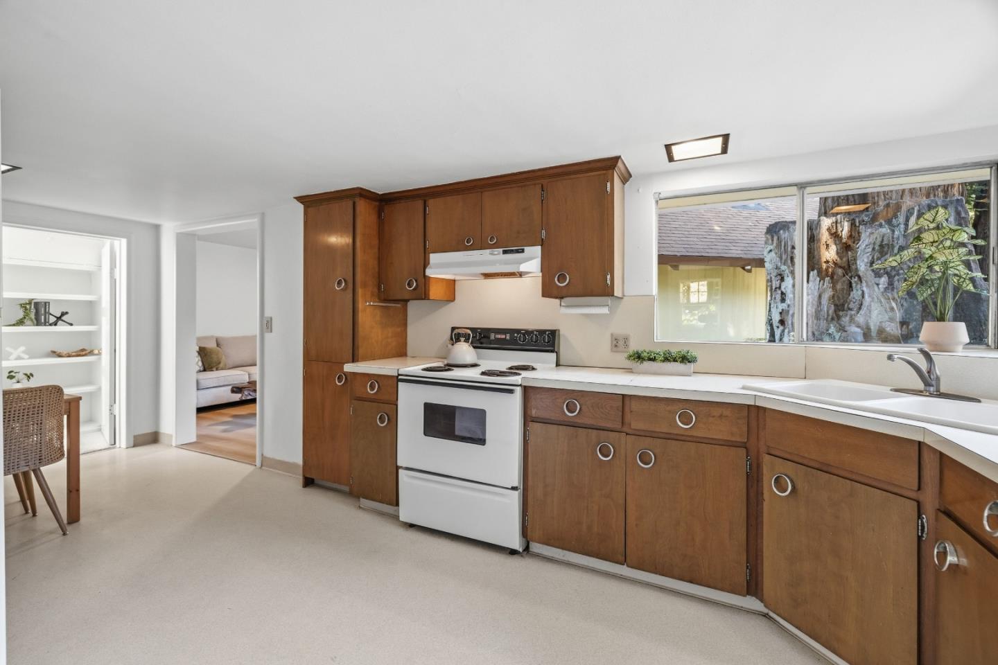 119 Van Diepen Way