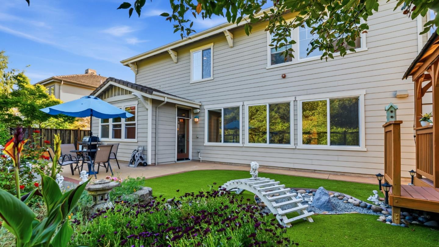 6 Deerfield Drive