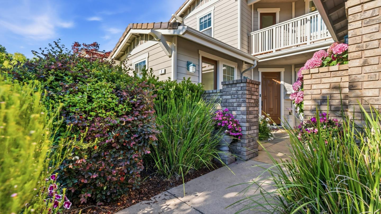6 Deerfield Drive
