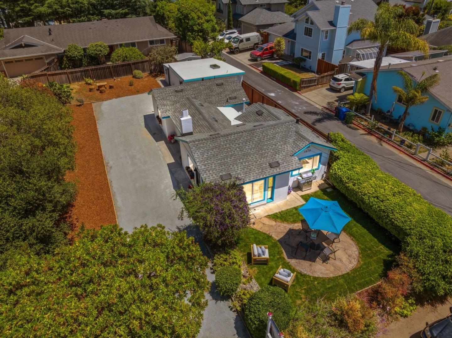 1510 Thompson AVE
